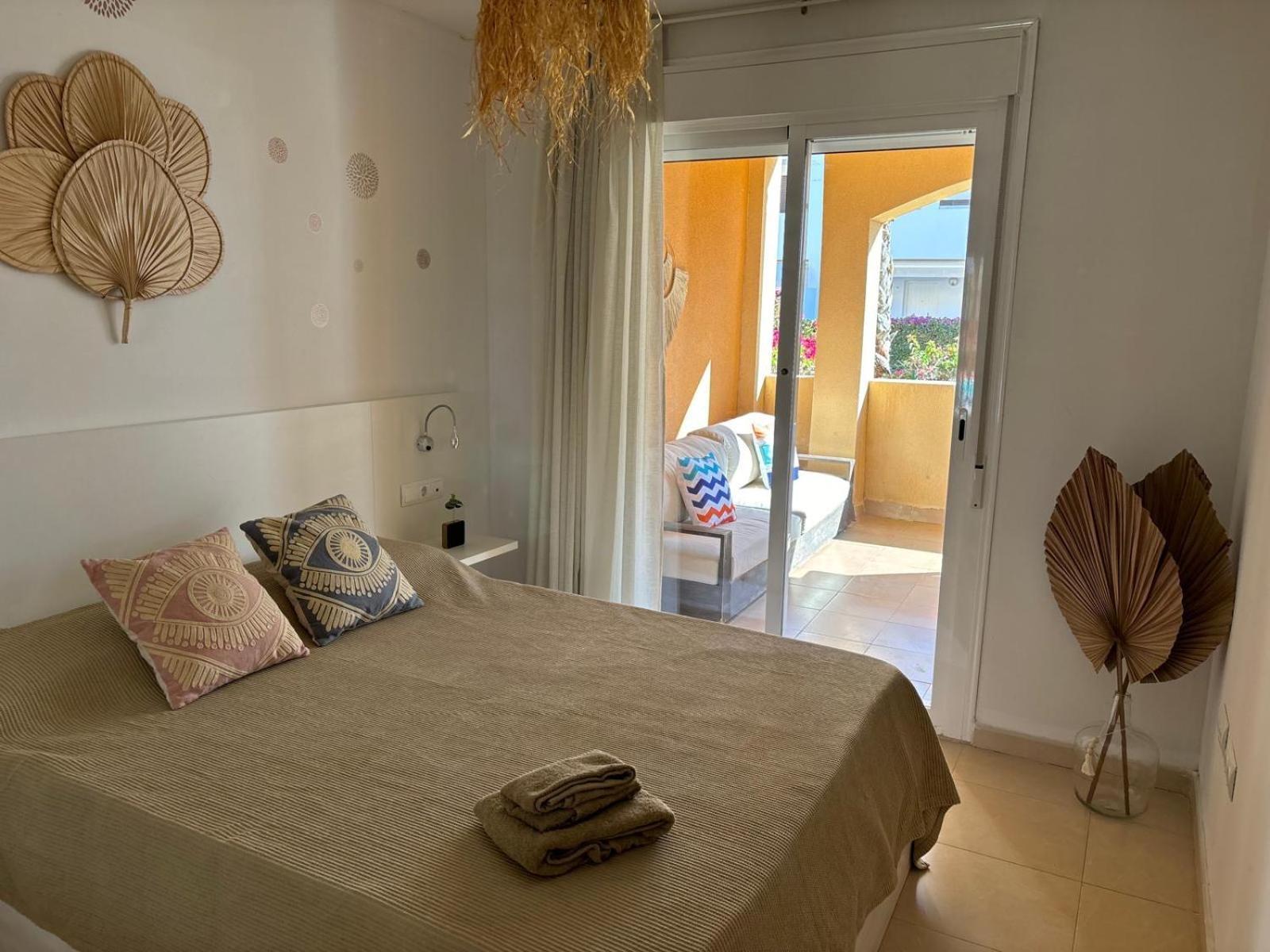 Bajo Con Jardin A Pie De Playa Y Piscina Comunitaria Con Jacuzzi Leilighet Playas de Vera Eksteriør bilde